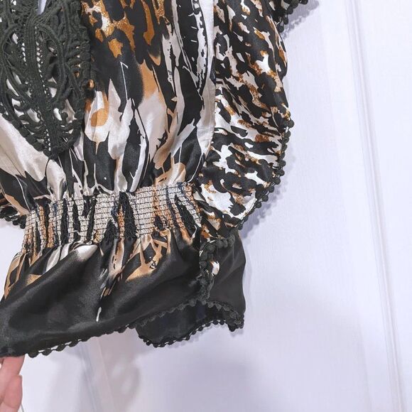 Bizz GIRL Leopard Print Chrochet Decor Boho Blouse Small @Y - Picture 4 of 10